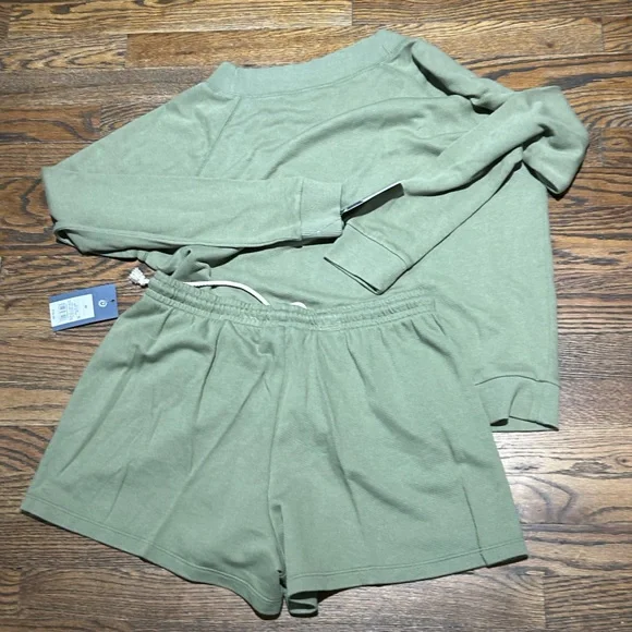 Women's Green Lounge Set - Picture 2 of 3